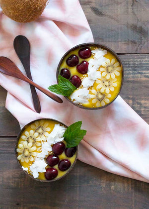 SMOOTHIE BOWL OF COCONUT AND MANGO